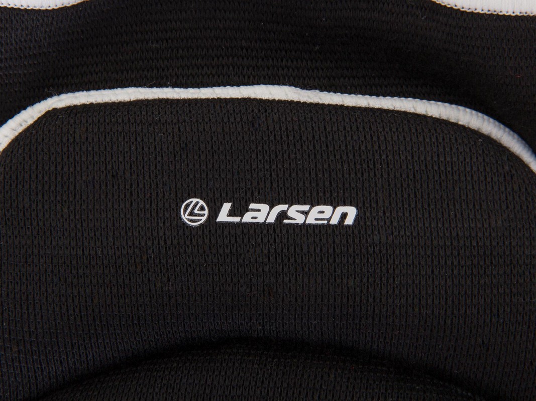 Защита колена Larsen 6753 черный 1067_800
