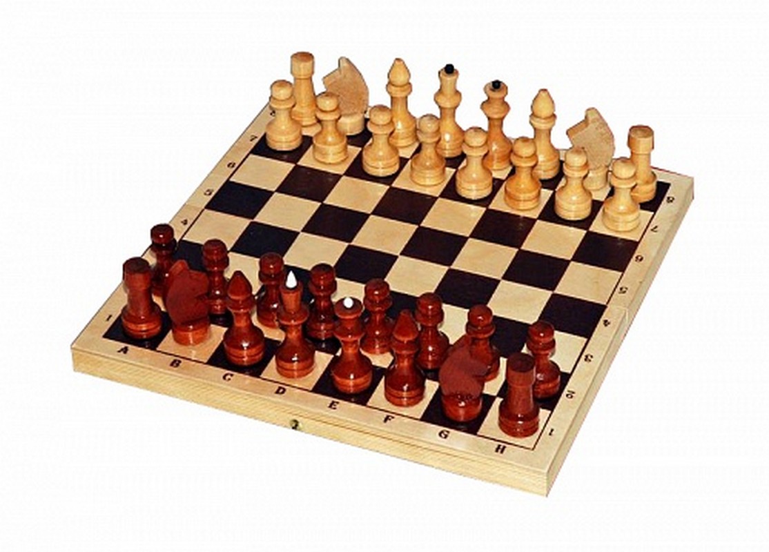 Шахматы Larsen лакированные с доской 1114_800